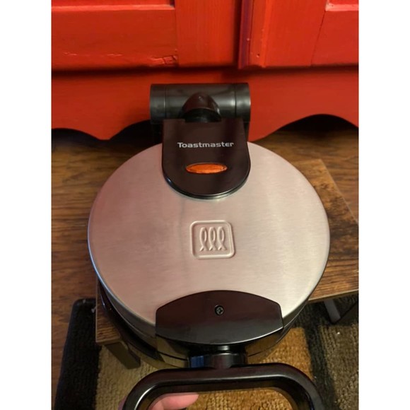 Toastmaster Flip Over Low-Profile Rotating Waffle Maker Non Stick Hotel Silver - Picture 3 of 6
